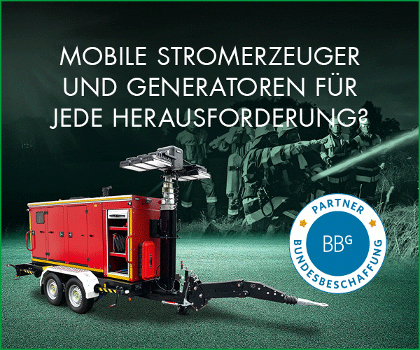 Im Hintergrund dieses Banners sind Feuerwehrmänner im Einsatz und im Vordergrund ein mobiler Löschanhänger zu sehen. Oben ist die Frage „mobile Stromerzeuger und Generatoren für jede Herausforderung?“ zu lesen. Rechts unten ist das BBG Partner-Siegel abgebildet. Da es sich um ein GIF (bewegtes Bild) handelt, wechselt sich der Text von Sequenz zu Sequenz ab.  Auf der 2. Seite steht geschrieben: „Aus der Praxis – für die Praxis:“ das Bild ändert sonst sich nicht. Auf der 3. Seite ändert sich der Text in „unsere mobilen Serien EP, GX, STW und FUSTEQ“ sowie das Bild - nun ist der mobile Löschanhänger geöffnet von hinten zu sehen. Die Platzierung des Partner-Siegel Logos ist unverändert.   Auf der 4. Seite ändert sich das Design nun in weiß und grün mit dem Logo Bruno Generators. Darunter ist der Slogan „Get Powers!“ zu lesen und darunter eine Art Button „Jetzt mehr erfahren“.