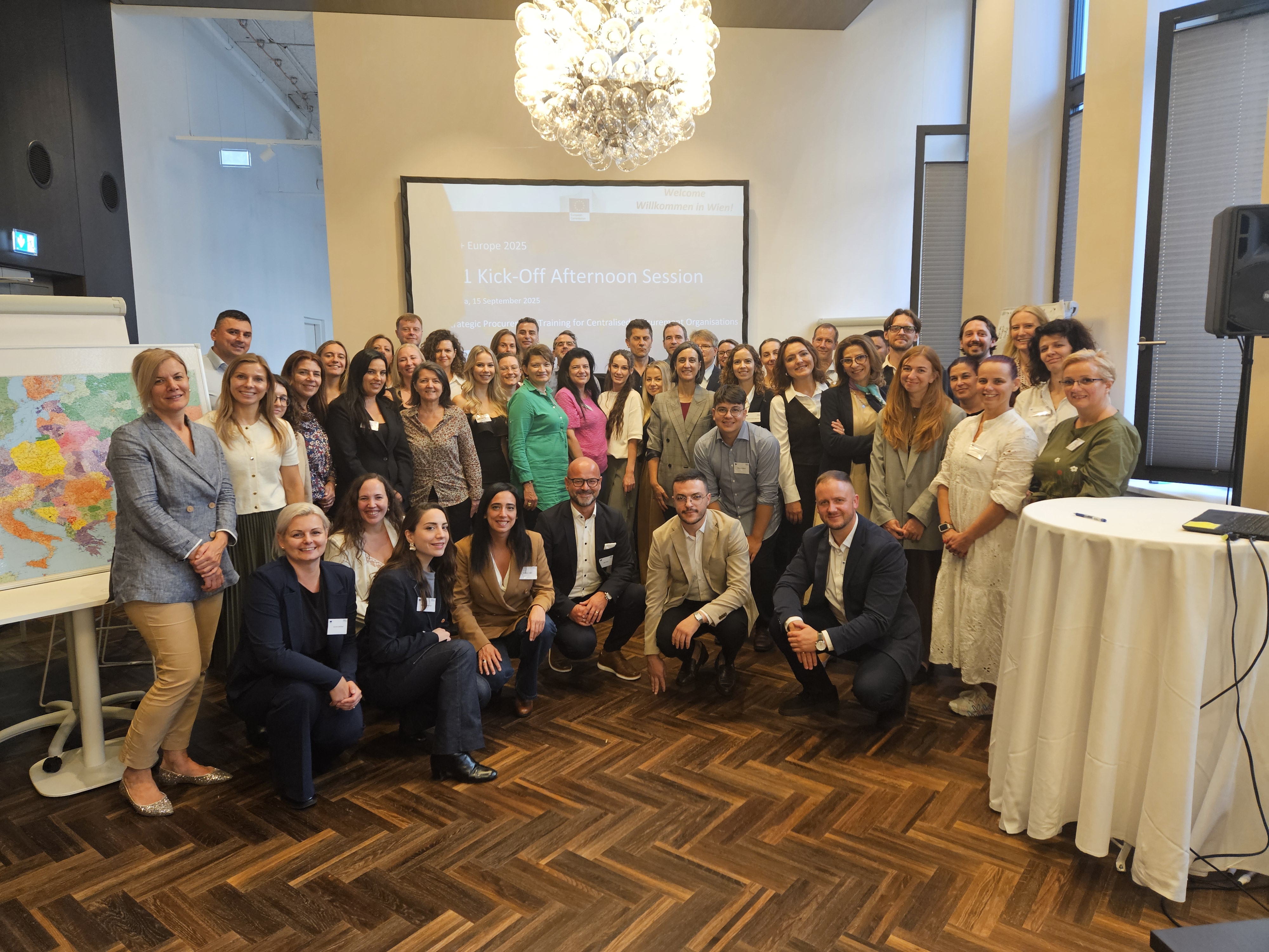 Gruppenfoto der Schulungsteilnehmerinnen und -teilnehmer