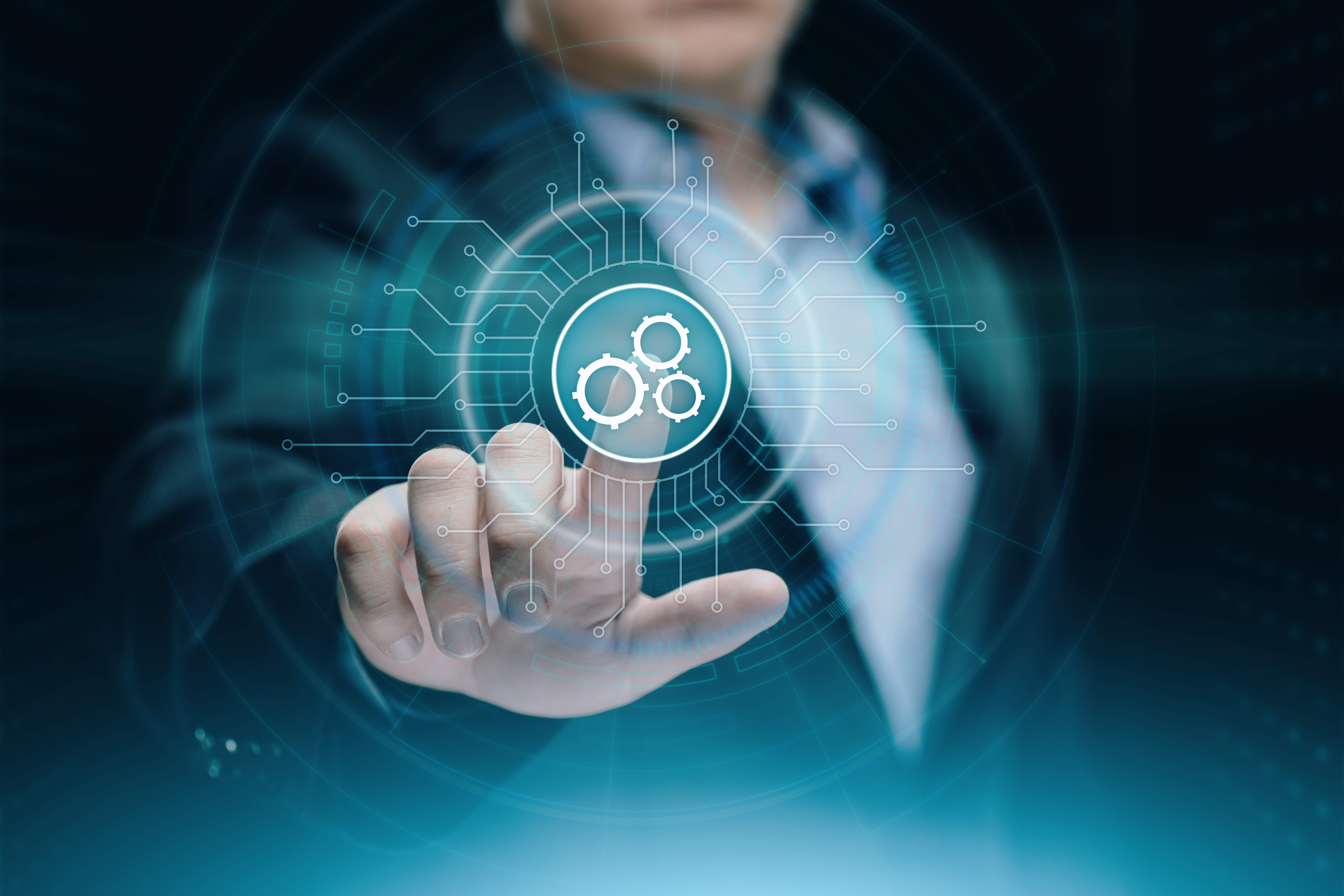 AdobeStock_175558610 Person tippt auf drei digitale Zahnräder