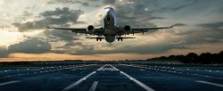 Flugzeug Flugzeug hebt von der Bahn ab