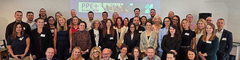 Gruppenfoto der Schulungsteilnehmerinnen und -teilnehmer