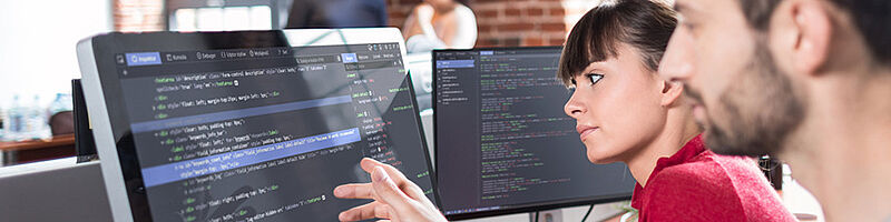 Microsoft EDU Austria Zwei Menschen sitzen vor einem Desktop
